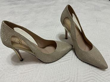 каблуки купить: Туфли, 38, Steve Madden, Б/у, цвет - Золотой, Самовывоз — 6