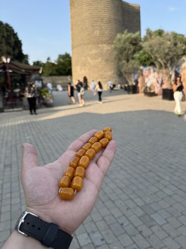 Təsbehlər: Qedimi alman bakelit kehraba. Yalniz ciddi ve mali taniyanlar narahat
