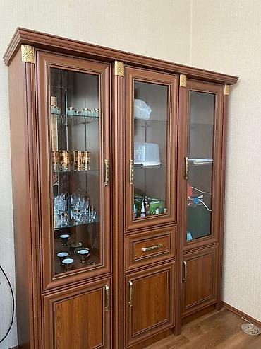 dolab: Klassik üslubda vitrinli bufet - Material: taxta əsaslı korpus — 1