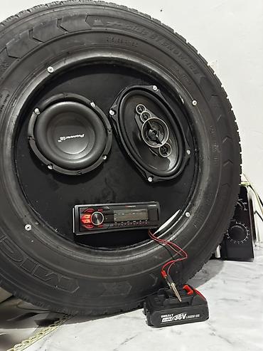 Портативная акустическая система в корпусе автомобильного колеса