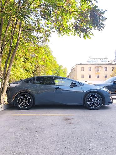 Продажа авто: Toyota Prius: 2023 г., Вариатор, Гибрид, Лифтбек — 1