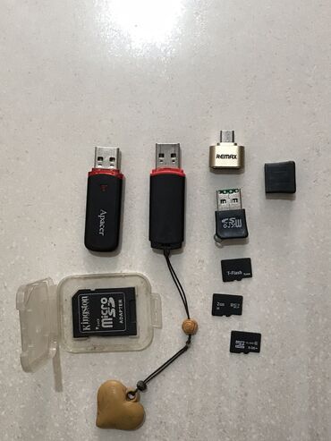 адаптор: USB флешки 8 и 4 гб
Микро флешки 8-2-1 гигабайта
Адаптер и переходники