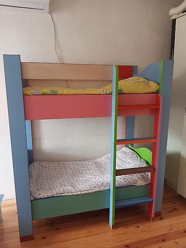 divan ve kreslo: Uşaq üçün iki mərtəbəli çarpayı - Rəngarəng dizayn: mavi, narıncı — 2