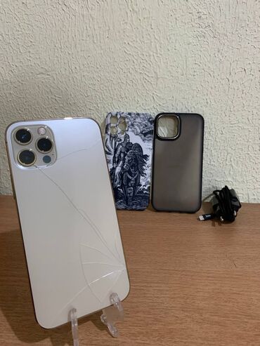 Apple iPhone: IPhone 12 Pro, Б/у, 128 ГБ, Золотой, Зарядное устройство, Защитное стекло, Чехол, 74 %