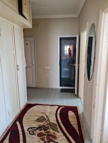 Uzunmüddətli kirayə mənzillər: Merdekanda pasolkada 3 otaqli bina evi uzunmuddetli kiraye verilir. 5 — 9