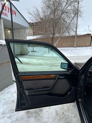 Mercedes-Benz: Mercedes-Benz W124: 1993 г., 3.2 л, Механика, Бензин, Универсал — 9