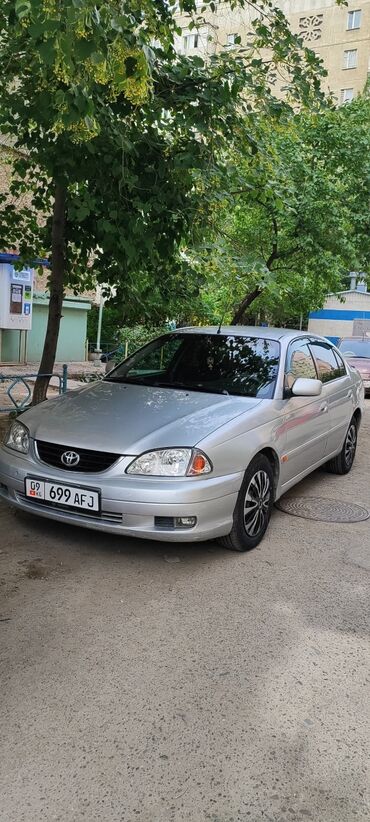 Toyota: Toyota Avensis: 2001 г., 1.8 л, Механика, Бензин, Седан