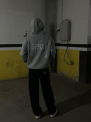 tech flecee: Серый зип худи с крупными принтами на спине. - Материал: плотный — 2