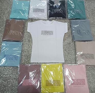 Majice kratkih rukava: Majice 
S M L 
Cena 2000 din — 5