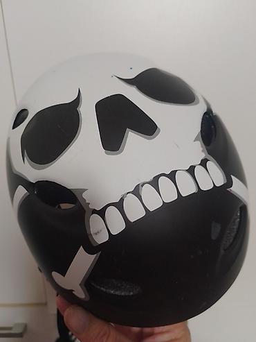Dodaci za bicikl: Skate/biciklistička kaciga sa motivom lobanje obim 56 cm - Dizajn — 3