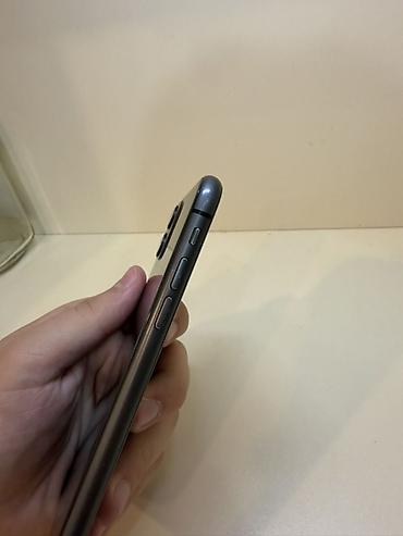 Apple iPhone: IPhone 11, Qara, Face ID — 8
