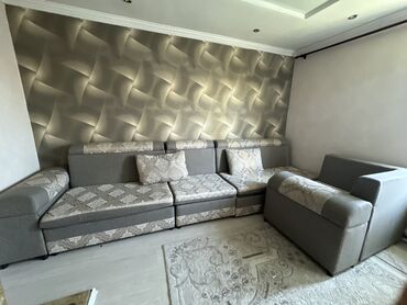 длинный диван: Продаем Длинный диван! Одну часть дивана можно разложить На 2х спалку