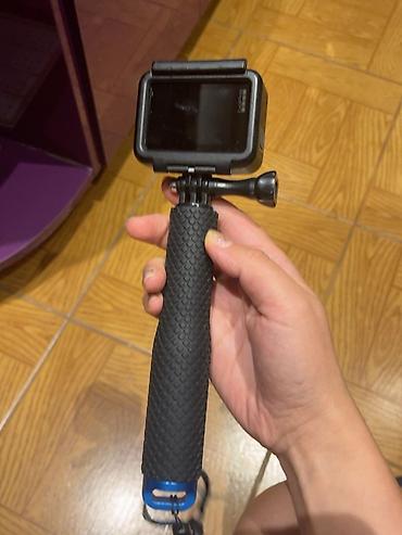 işlənmiş utulər: GoPro HERO5 Black action kamera + əl tutacağı - 2 düymlük toxunma — 1