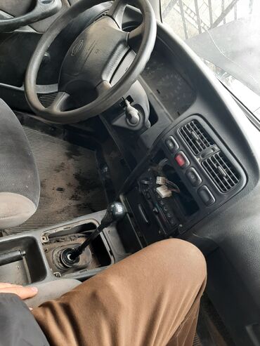 Nissan: Nissan : 1996 г., Механика — 9