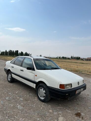 хоба машина: Volkswagen Passat: 1992 г., 1.8 л, Механика, Бензин, Седан