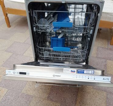 mətbəx piltələri: Qabyuyan maşın Indesit, Kompakt