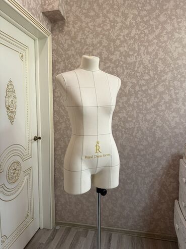 Портновский манекен Royal Dress Forms на стойке Размер-42 Состояние