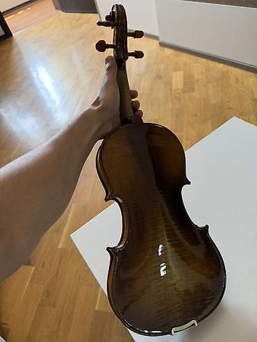 skripka 4 4: Məhsul: Klassik skripka (4/4 tam ölçü) Təsvir: - Korpus: Alovlu — 1