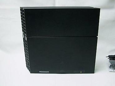 dozator vode: U ponudi je Sony PlayStation 4 (Fat) 1TB sa naslova. Stanje — 10