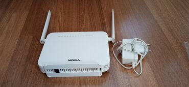 Kompüter ehtiyyat hissələri: Ağ rəngli "Nokia" simsiz marşrutlayıcı, iki xarici antena ilə təchiz
