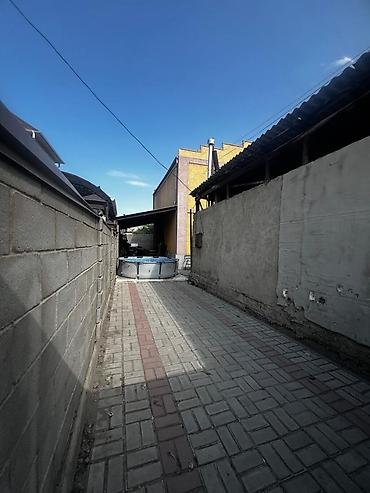 Продажа коттеджей и домов: Продаю дом район Кудайбергена по ул.Маданият . 2 этажа кирпичный, на 1 — 17