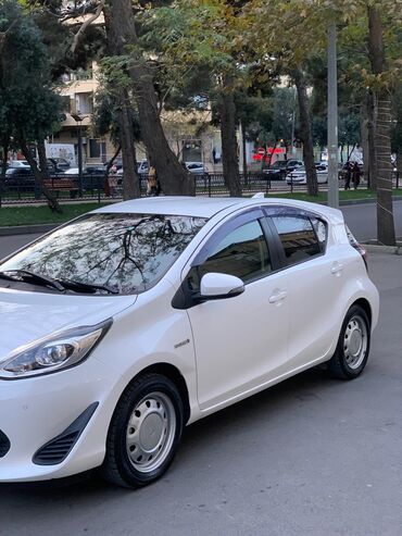 Toyota: Toyota Aqua hibrid hetçbek - Rəng: ağ - Güzgülərdə dönmə siqnalları — 10