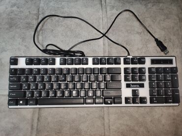 Noutbuklar üçün örtük və çantalar: Salam. Klaviatura 3 ay istifadə olunub lakin mouse(siçan) istifadə