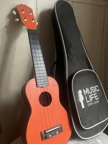 гитара музыкальная: Укулеле бренда Davinci Model: VINS-100R Состояние идеальная струны