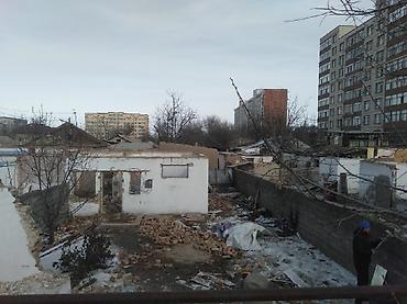 Снос стен, Разбор полов, Снятие потолков | Гипсокартонная стена, Снос перегородки, Снятие старой штукатурки | Зачистка от старых обоев, Сбивка старой штукатурки, Снятие извести | Демонтаж ламината, Демонтаж паркета, Демонтаж линолеума | Крыша из шифера, Металлочерепичная кровля, Мягкая кровля 3-5 лет опыта