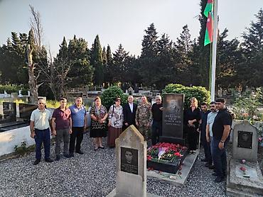 Soyuducu avadanlığı: Ticarət vitrini tipli soyuducu - Markası: Atlant ŞB. 0.29 (üst — 2