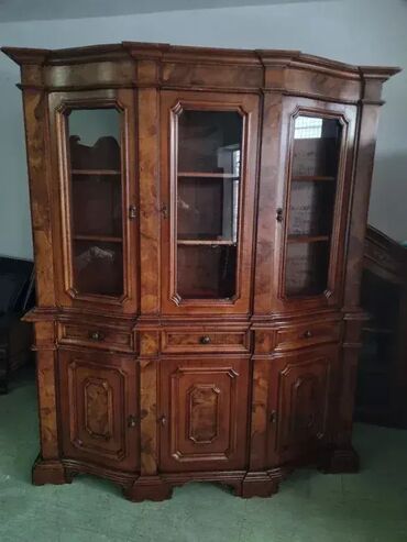 Stilske vitrine: Prelepa vitrina. Odlicno stanje. Visina 220cm Sirina 190 cm Dubina 45 na lalafo.rs — 2 Stilske vitrine: Prelepa vitrina. Odlicno stanje. Visina 220cm Sirina 190 cm Dubina 45 — 2