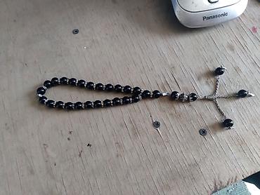 Məhsul: Qara daşlı təsbeh - Material: Parlaq qara boncuklar, aralarda