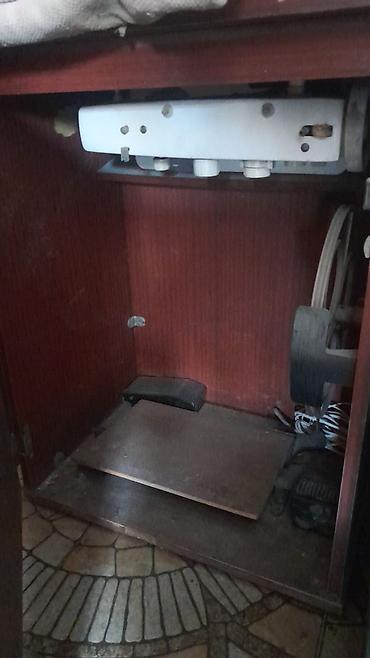 qoz cəkən maşın: Mebel tipli tikiş maşını korpusu və mexanizmləri - Ağır, taxta şkaf — 1
