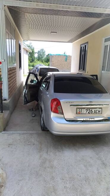 набор ключей в чемодане цена: Chevrolet Lacetti: 2003 г., 1.6 л, Механика, Бензин, Седан