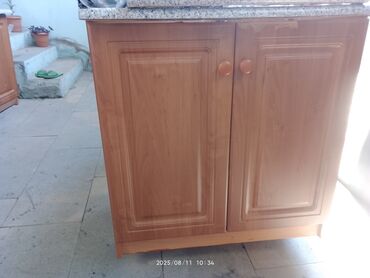 mətbəx mebeli baku qiymətləri: Mətbəx üçün nəzərdə tutulmuş taxta dolab dəsti. Dəstə mətbəx