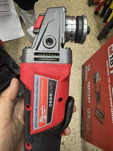 bra: Аккумуляторная угловая шлифмашина Milwaukee M88 FSAG125XB Болгарка — 3