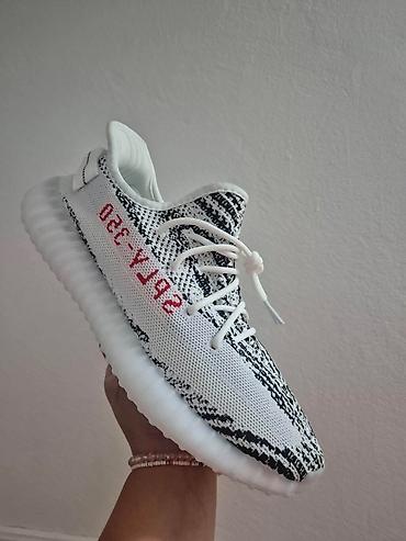 tn drift buzz: Yezzy lepo odradjene
Urezan boost u djonu
36-48
4000din
SS🖤 — 2