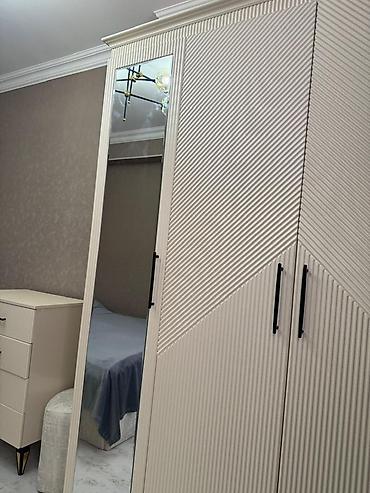 Uzunmüddətli kirayə mənzillər: Müasir üslubda tam mebelləşdirilmiş mənzil interyeri 3 otaq 84 kv 3 — 11