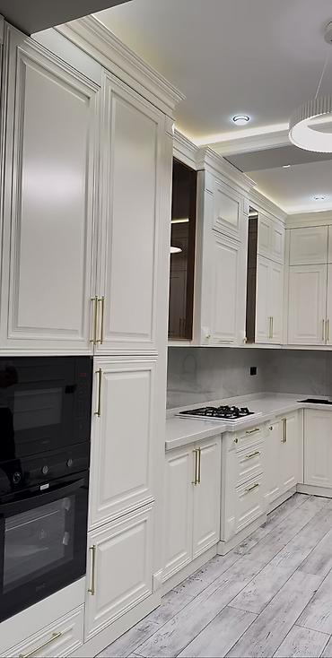 silver kitchen: Кухонный гарнитур в классическом стиле, угловая компоновка с высотой — 3