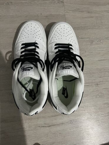 кепка мерседес: Кроссовки Nike SB Dunk Low в классическом сочетании белого и черного