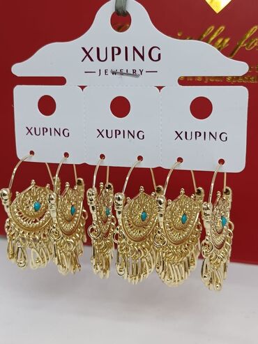 Xuping brendinin qızılı rəngli sırğalar dəsti. Sırğaların dizaynı