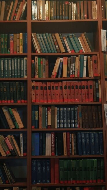 охраник керек: Куплю б/у книги. 

Напишите в личку