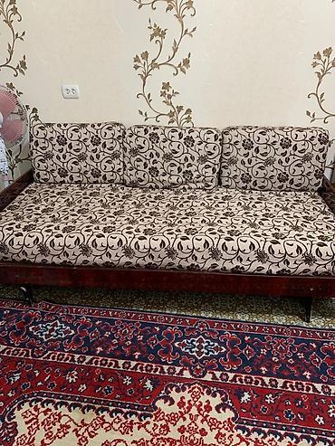 срочно связи переездом: Продаю Набор мебели в классическом стиле: диван, трюмо с зеркалами и — 1