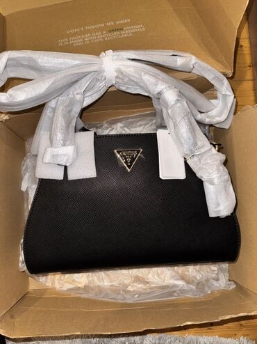 Eynəklər: Çiyin çantası, Guess