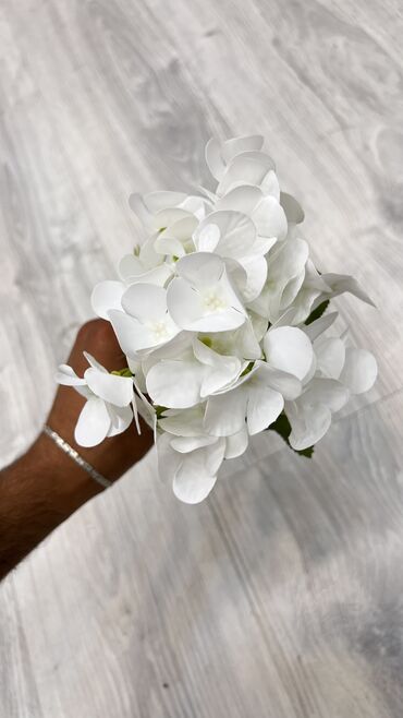 Süni güllər: Suni gullerin topdan perakenden satisi
5 azn baslayan qiymetler — 16