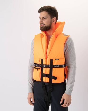водный катамаран: Спасательный жилет оранжевого цвета - это безопасный и важный предмет