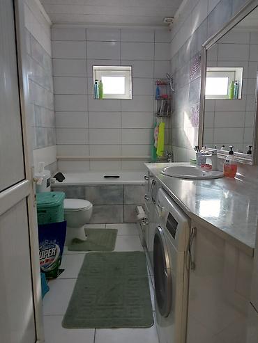 Продажа коттеджей и домов: Продаётся жилой дом с двором и хозяйственными постройками. - Кровля — 5