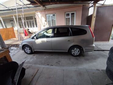 7 местные машины: Honda Stream: 2001 г., 1.7 л, Автомат, Бензин