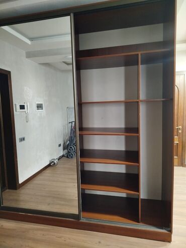 шикаф бу: Продается Шкаф 
Срочно 
Почти новая
На лалафо не писать только ватсап!