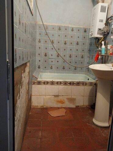 Uzunmüddətli kirayə mənzillər: Qaraçuxur qəsəbəsində 146 nömrəli tam orta məktəbin yaxınlığında — 8